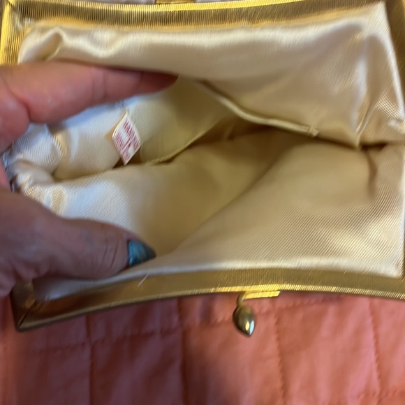 Small vintage evening bag white w/beads and sequins gold trim made in Hong Kong - Picture 3 of 3